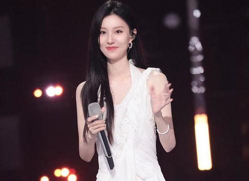 张鑫白鹿最新爆料是真的吗,真相揭秘，是真是假引热议